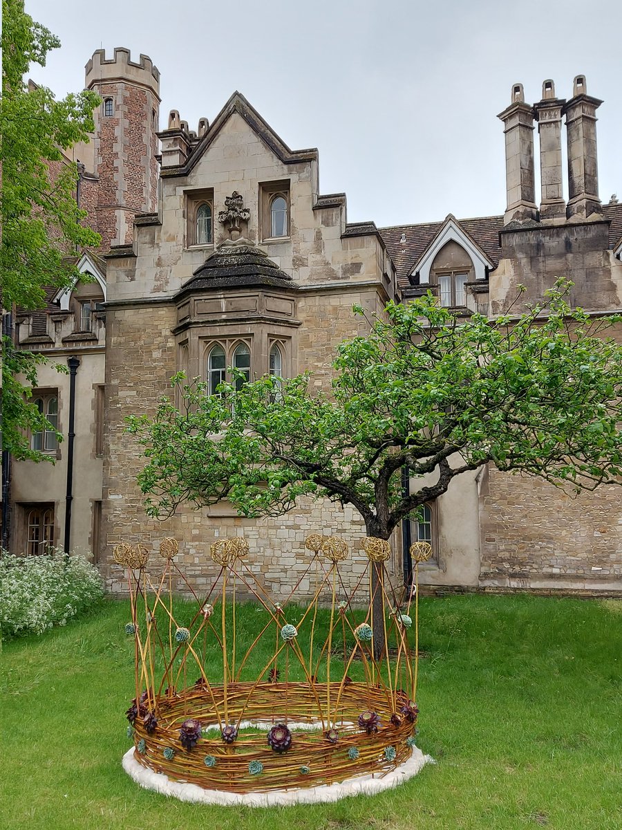 Honoured to receive the best presentation award at the #PSGB2023! Thanks to the organisers <a href="/PrimateSociety/">PrimateSocietyGB</a> <a href="/AngliaRuskin/">ARU</a> for these great two days of primatology and the nice walk around Cambridge 🐒