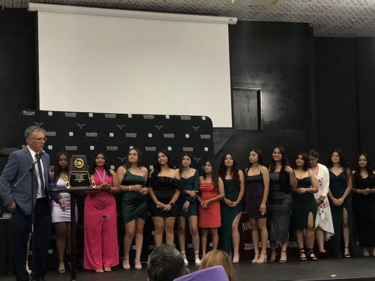 Last night @ the North Side banquet, we celebrated our Steers. These girls put in the work all season long and walked away with many well deserved accolades! #SteersUp 🤘🏽🥎🖤
