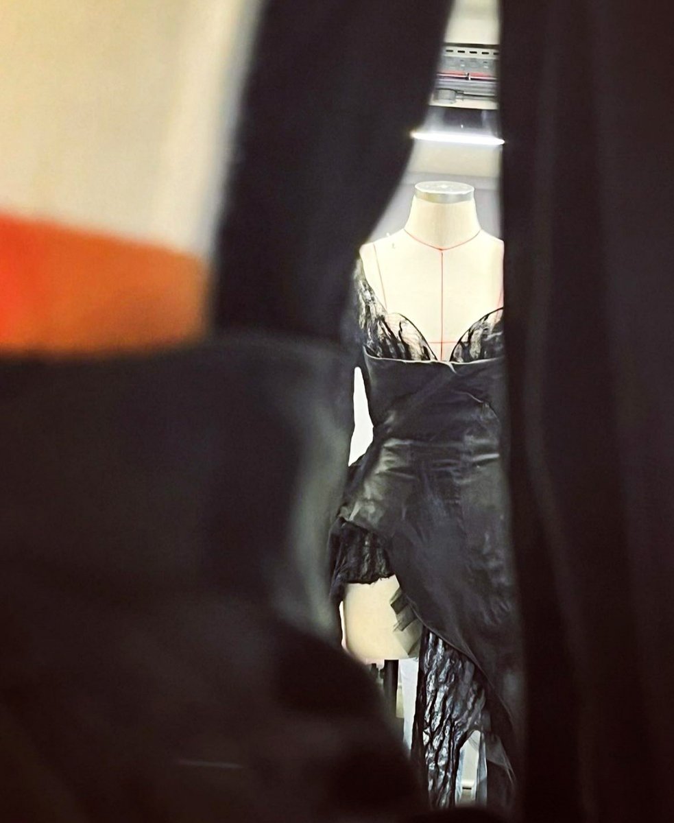 🌸Welcome to new resident Dreaming Eli✨ Dreaming Eli is a brand founded by Elisa that uses mesh, classic silhouettes and highly skilled craftsmanship to create a modern Dreamcore aesthetic that enchants those with the privilege of seeing their designs.