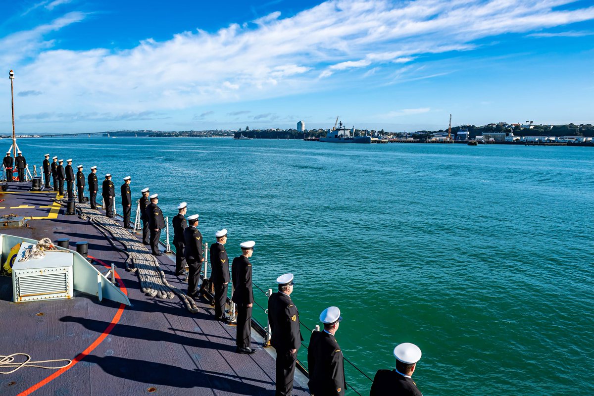 RoyalCanNavy's tweet image. It’s not every day you catch a sailor in a Smithbilt hat — but you just might aboard @HMCSNCSMCalgary, commissioned on this day in 1995. Here’s to 28 years of service!

#WeTheNavy #HMCSCalgary