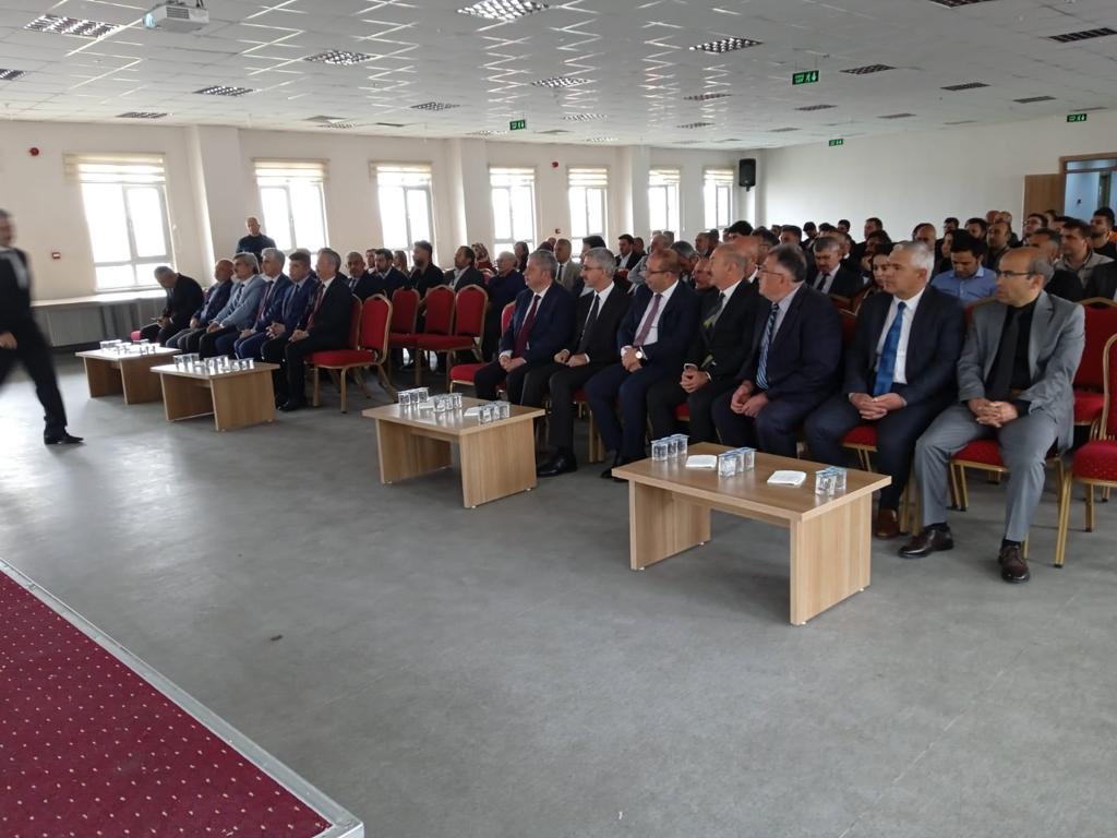 yilmaznazif's tweet photo. Kayseri ili Özvatan,Felahiye, Sarıoğlan ve Akkışla ilçelerindeki yöneticilerle Bünyan'da; Sarız ile de Pınarbaşı'nda bir araya geldik.Eğitim meselelerimizi,Türkiye Yüzyılı için görevimizin ehemmiyetini,güçlü Türkiye'nin insanlık için önemini konuştuk.Emeği geçenlere müteşekkirim. https://t.co/ewmMeAdlly