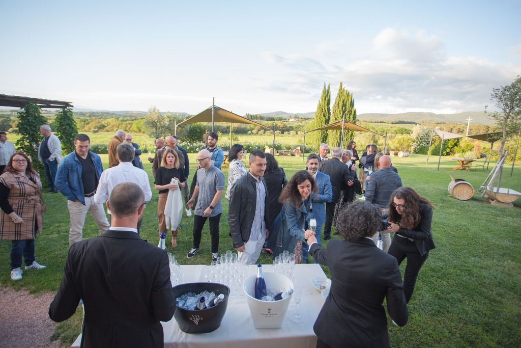 ierisera a Bibbona è cominciata così...ed è proseguita alla grande🥂
Prima serata #a4mani di primavera 2023, e prima volta in provincia alla Livorno: standing ovation per l'incontro tra @locandadellaioncino e il @galloneroofficial di Siena
#girogustan… instagr.am/p/CsJf-0lKew7/