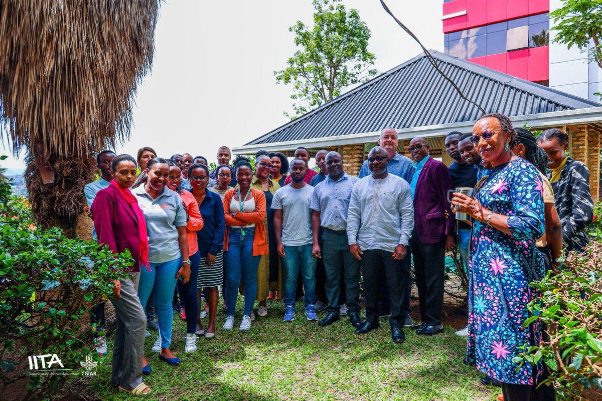 IITARWANDA's tweet photo. 📍#OneCGIAR 📍

Today, staff from @CGIAR centers in Rwanda: @IFPRIRwanda @CipotatoRW @BiovIntCIAT_eng @IITA_CGIAR had a coffee-break to catch up and interact. 

Working together, Making Impact together💪 https://t.co/hYnkG2ANYl