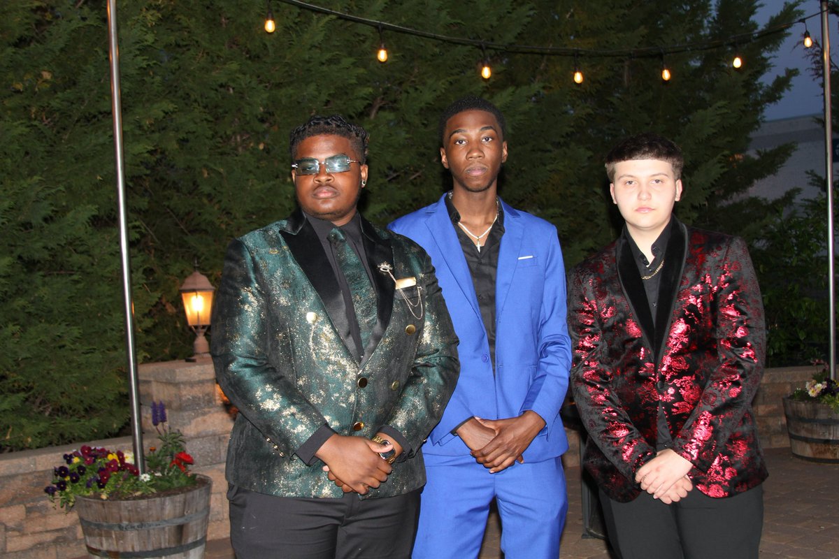 HawksSG's tweet image. #SGClassOf2023 #SGClassOf2024 #PromNight #FireAndIce #SGIsThePlaceToBe #ShouldaBeenaHawk @ChadHarrisonSG @fhansonic @SarahOlsavsky @drjconnor299