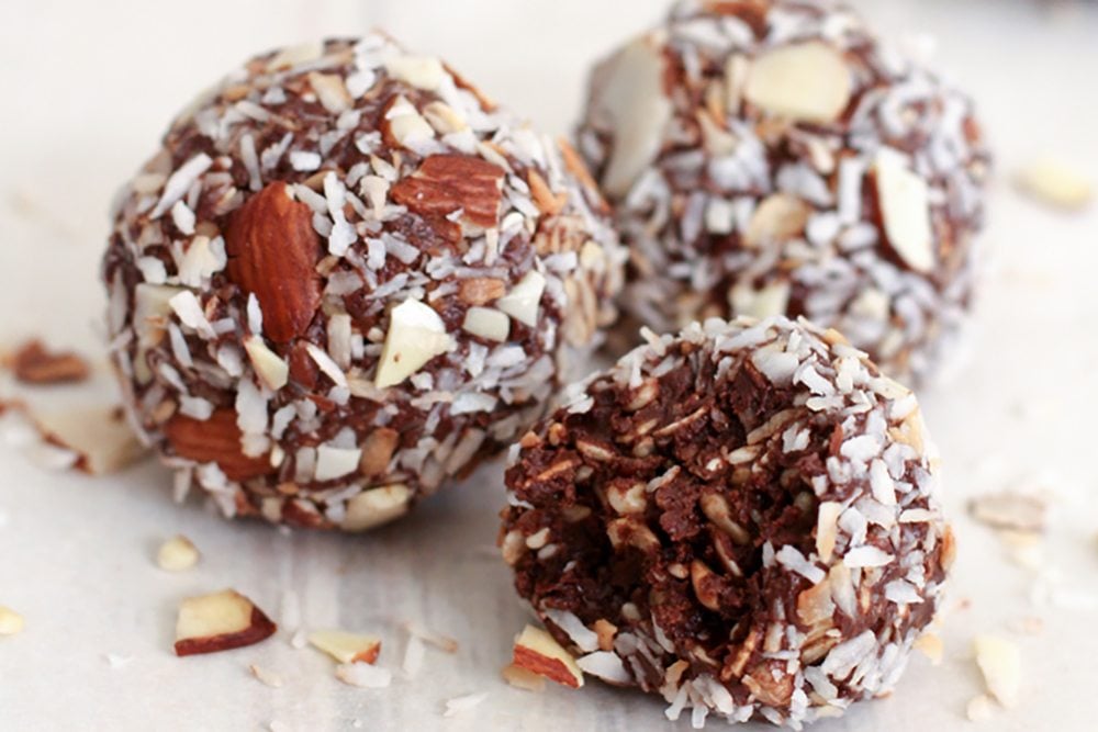 These no-bake Chocolate Coconut Almond Balls are perfect for when you are craving something sweet but want to stay healthy! buff.ly/42wvRwh