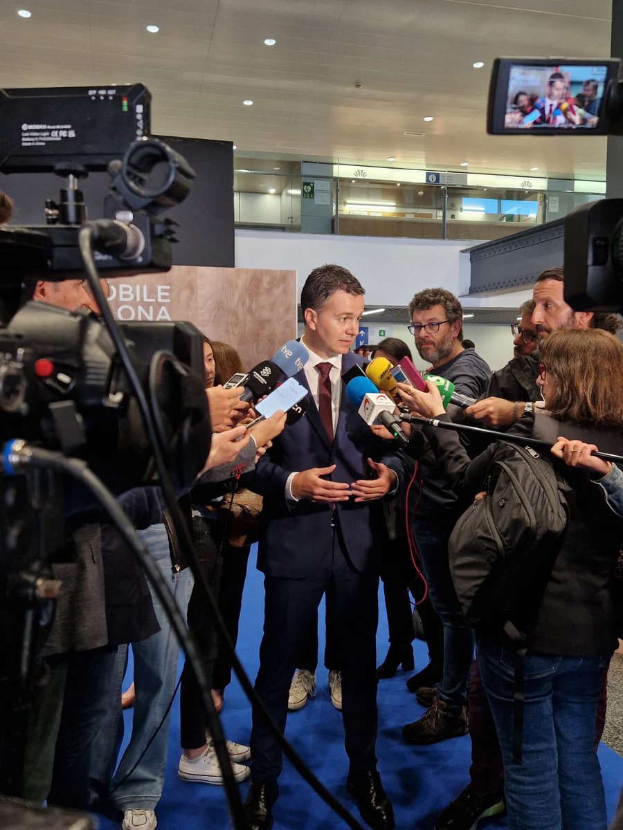 💡En #AutomobileBarcelona lo saben y por eso llevan 42 años apostando por la innovación y el progreso de nuestra industria.

🌍El Ejecutivo seguirá impulsando a nuestras competitivas empresas hacia la internacionalización, ¡gracias!
#Electrizante