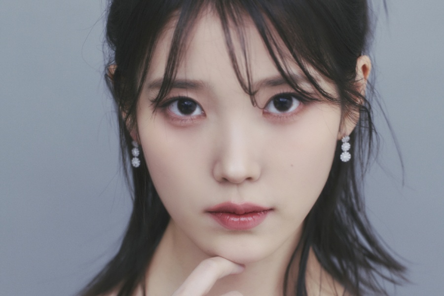soompi's tweet photo. Mystic Story Producer And Composer Of #IU's "Boo" Respond To Accusations Of Plagiarism 
https://t.co/lUM8cOIT6q https://t.co/63FlFXh6oG