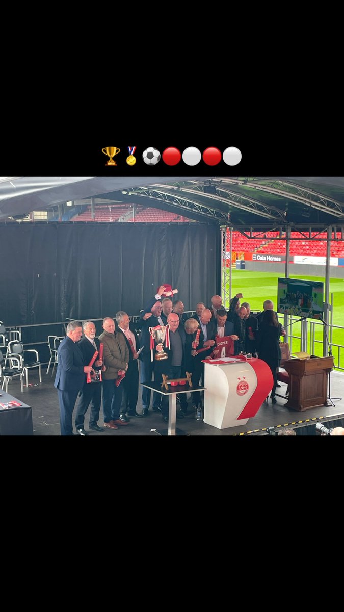 MSissokoNo1Fan's tweet photo. #Gothenburg40 #dons #standfree #realwho https://t.co/ntUgUqMVh0