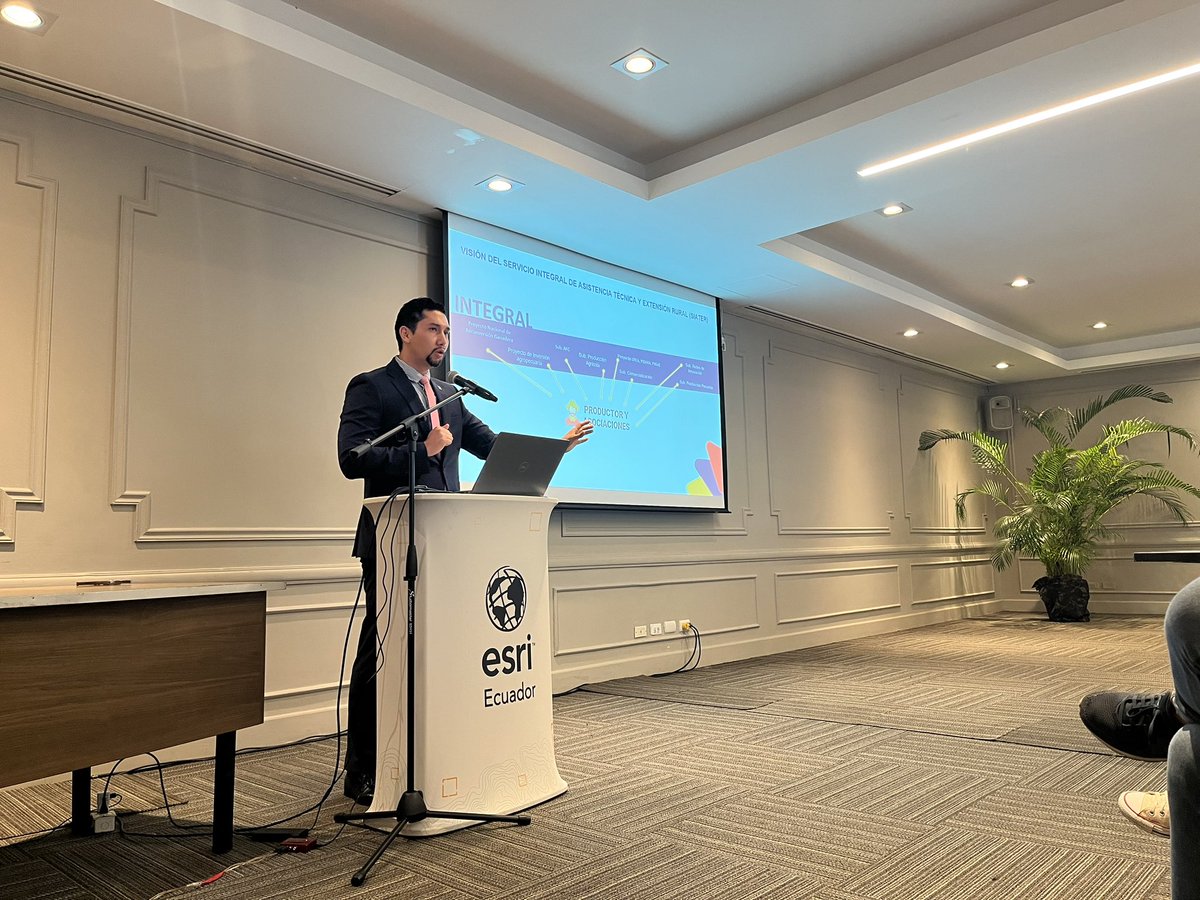 JimmyAvilaJar's tweet photo. Junto al equipo de @EsriEcu compartimos con varias instituciones la transformación digital y el uso de sistemas de información geográfica en #PIATER para cumplir con los objetivos y metas del proyecto. https://t.co/mw8Rg6zoB8