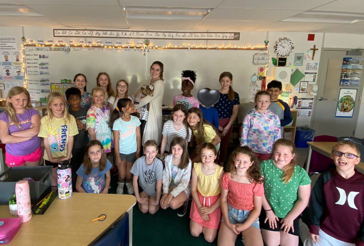 mlle_fsl's tweet photo. The highlight of our week. A baby goat came to visit yesterday!! Nous adorons les chèvres. ♥️🐐 

Hands were thoroughly washed after lol 
#surprisevisit #babygoat #bestdayever https://t.co/fOSbBvZm1F