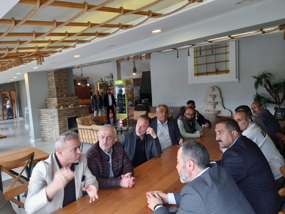 Ademdizer1's tweet photo. 📍Merkez

 Ziyaretlerimiz kapsamında Artvinliler Derneğini ziyaret ettik.
misafirperverlikleri için teşekkür ederiz.

#TürkiyeYüzyılı'nı birlikte inşa edeceğiz.
#AkParti
#BizBüyükBirAileyiz
#DoğruAdımlaYolaDevam 🇹🇷 https://t.co/9aT3tSTVeZ