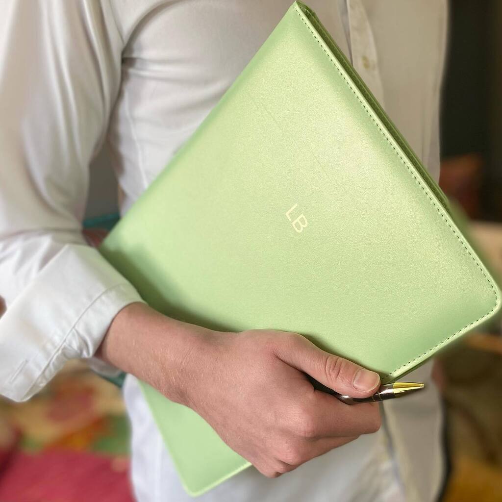 AvoriumYork's tweet photo. Refillable Folios will knock you into productive mode! Smart but colourful, folios are the perfect way to stay on top of note taking and ideas. https://t.co/yD8tS0KeGR https://t.co/YR4hF0slE7