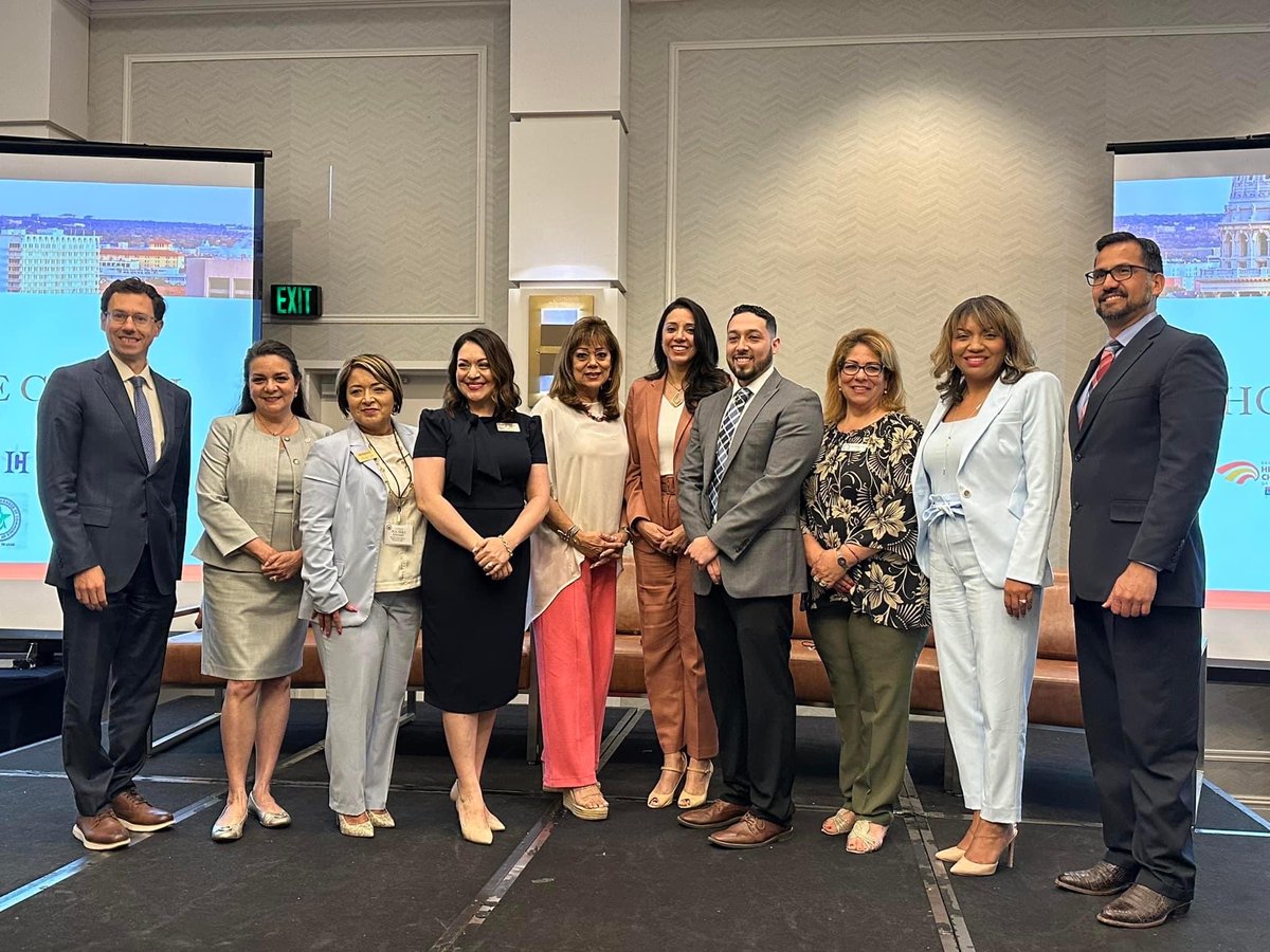 TexasHCCC's tweet photo. Hard to believe it’s been a month since our first ever ⁦⁦⁦@TexasHCCC⁩ Day at the Capitol! It was a very impactful day advocating for the more than 6000 members we represent. Thank you to ⁦our presenting sponsor ⁦@ATT⁩ for making this day possible! #txlege https://t.co/To3h9Vg5wv