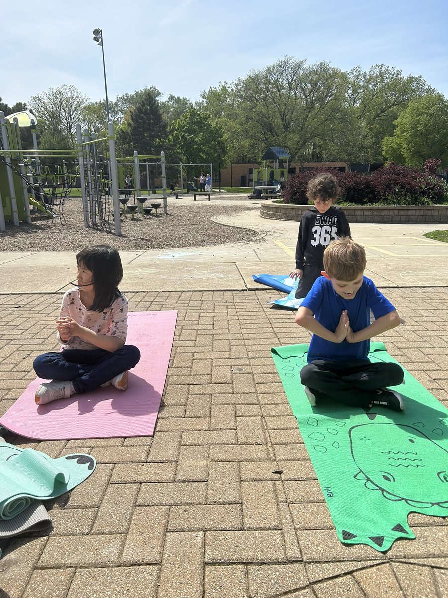 A little outdoor yoga this week to celebrate nice weather and mindfulness! 🧘‍♀️🎉☀️ @NTDSE @mgsd70 #inspire70 #NTDSEmpowers