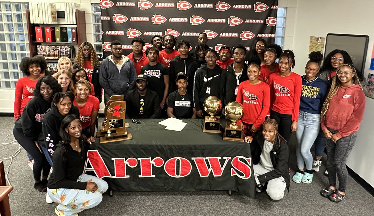 And this happened yesterday…Senior Tyler Nichols signs NLI to further his academic and athletic career at <a href="/SouthernMissTF/">Southern Miss T&F, XC</a>!
<a href="/WeAreArrowTrack/">Clinton Arrow Track</a> is very proud of you young man!
#ttp
<a href="/C_Courier/">The Clinton Courier</a>