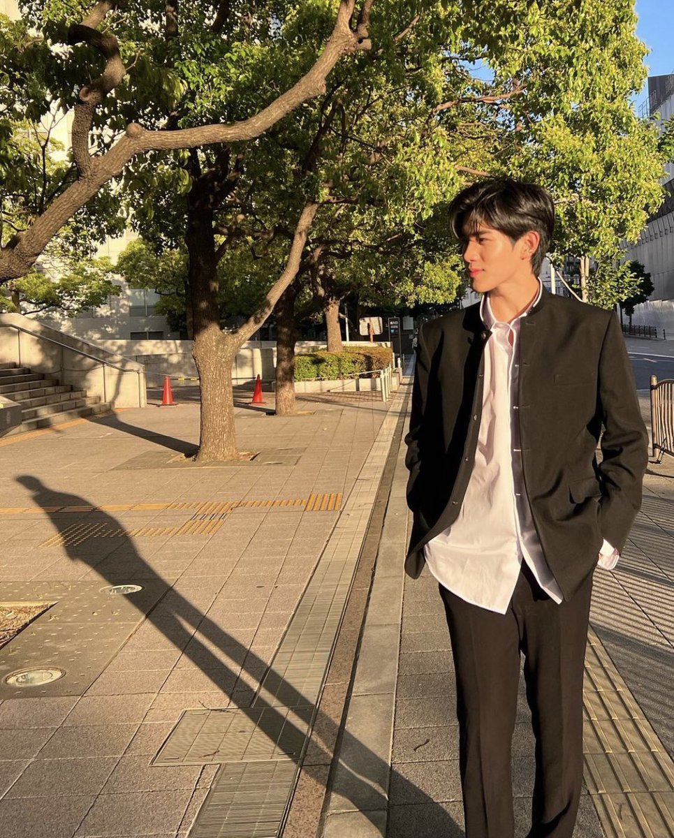 fourthfication's tweet photo. the way he keeps taking all my love but still makes me feel guilty for not loving him enough https://t.co/eoWXlVIYVg