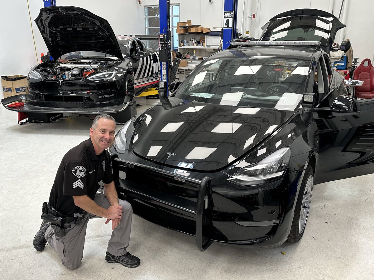 Here’s two paths of UP’s mission as we showcase Tesla’s world class vehicle engineering. Tesla Plaid track monster Dark Helmet prepping for Pikes Peak & UPfit in progress of the world’s first 100% EV (and 100% Tesla) police fleet with @southpaspd’s Sgt. Abdalla.
@Tesla @elonmusk