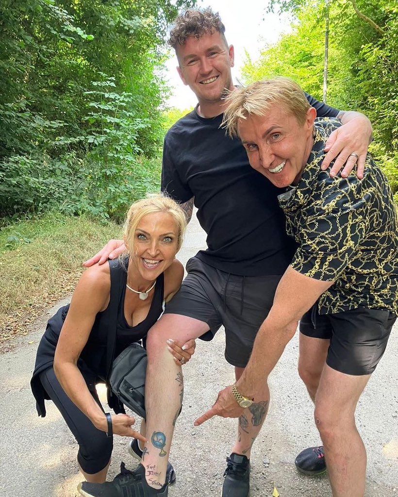 When you become a hunter’s tattoo, you know ‘The Bloody Speakmans’ really got under @hunted_hq’s skin 😂 An absolute highlight of our time on the run! It was a pleasure to sign your ankle for you Sean. We loved every minute of giving you the runaround 🏃🏼‍♂️ #celebrityhunted #hunted