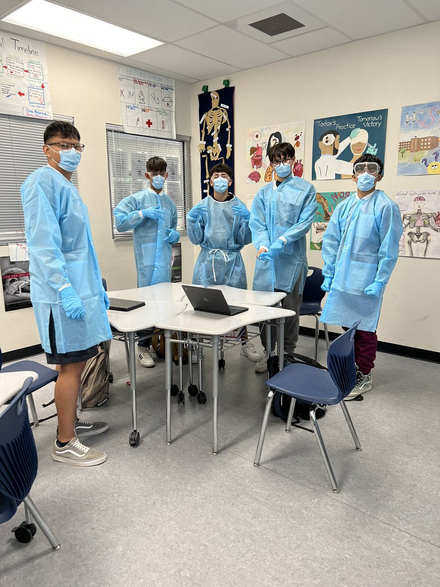 Msvanessa32's tweet photo. Learning how to don PPE and properly removing PPE for our HPA students #HPA #HealthScience #medicalterm #MVHS #loboswillbeheard #weareclintisd https://t.co/GmLm0CcHkQ