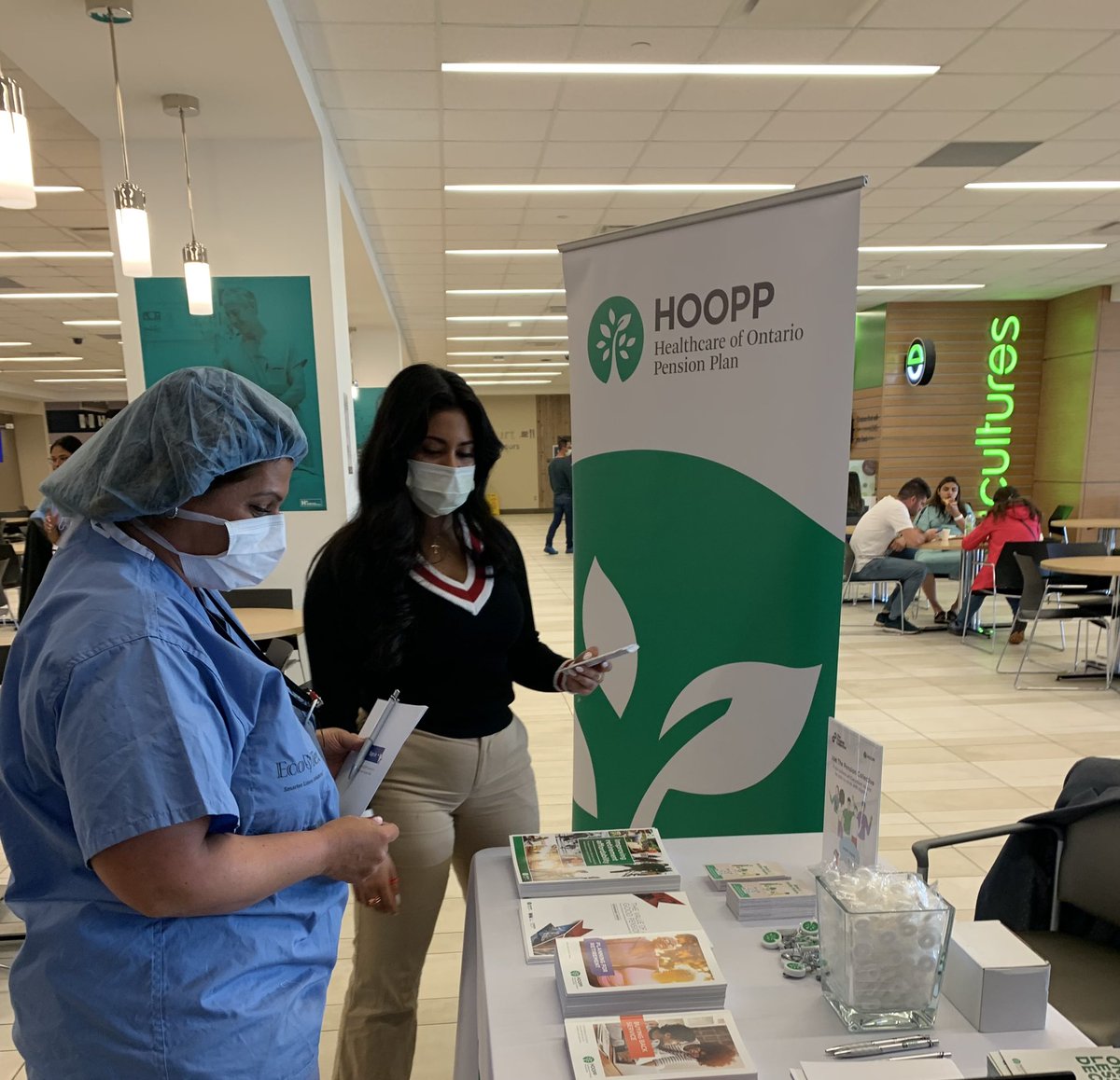 DMforDB's tweet image. Great way to end the week with our @ontarionurses Local 68 friends. Happy to celebrate #NursingWeek2023 with you! #retirementsecurity @HRHospital @HOOPPnow @RosaLaDelfa1