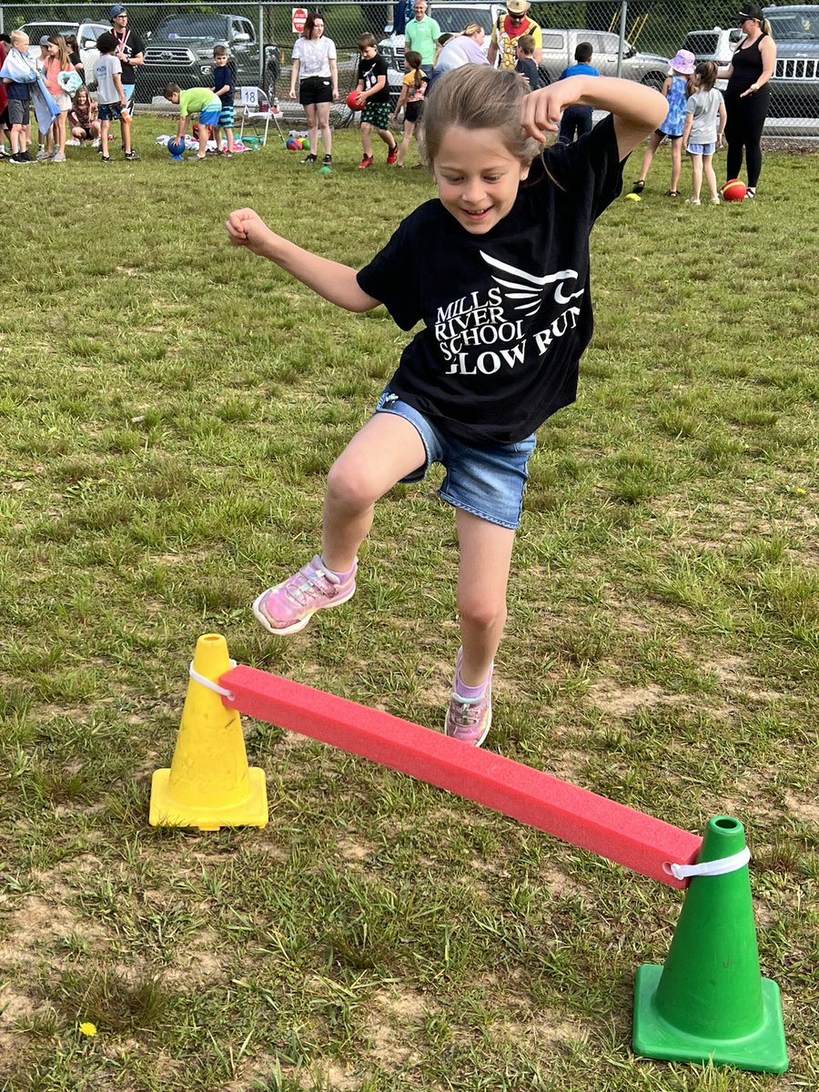 mrs_jfaustin's tweet photo. Field Day 2023 was a BLAST! 💥 @MillsRiverSch #THEPlaceToBe #heretofly https://t.co/W1AfuHVFwY