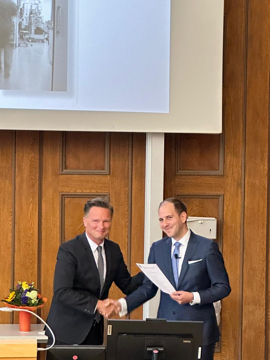 Urology University Center Mannheim (@umm_urology) on Twitter photo Wir gratulieren <a href="/Wessels_FW/">Frederik Wessels</a> zur Antrittsvorlesung und Erlangung der Venia legendi an der <a href="/UMM_Urology/">Urology University Center Mannheim</a> !! Seit 2008 wurden hier unter der Leitung von Prof. Michel 22 Habilitation und über 100 Promotionen abgeschlossen. 👨🎓🥂🍾🦾 Wir gratulieren <a href="/Wessels_FW/">Frederik Wessels</a> zur Antrittsvorlesung und Erlangung der Venia legendi an der <a href="/UMM_Urology/">Urology University Center Mannheim</a> !! Seit 2008 wurden hier unter der Leitung von Prof. Michel 22 Habilitation und über 100 Promotionen abgeschlossen. 👨🎓🥂🍾🦾