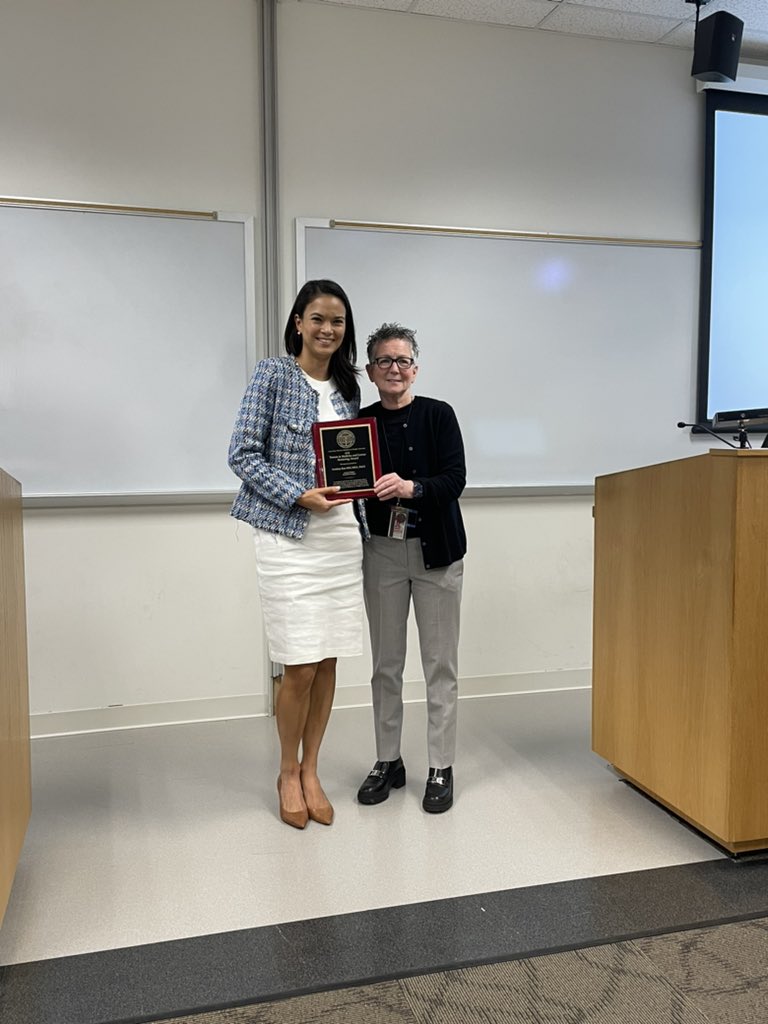 So well deserved!! Congrats @lindsaykuo on winning the Women in Medicine and Science Mentorship award. We are so lucky to have you as our mentor! @terrypgao @skling_md @TempleSurgery @AJGTempleSurg