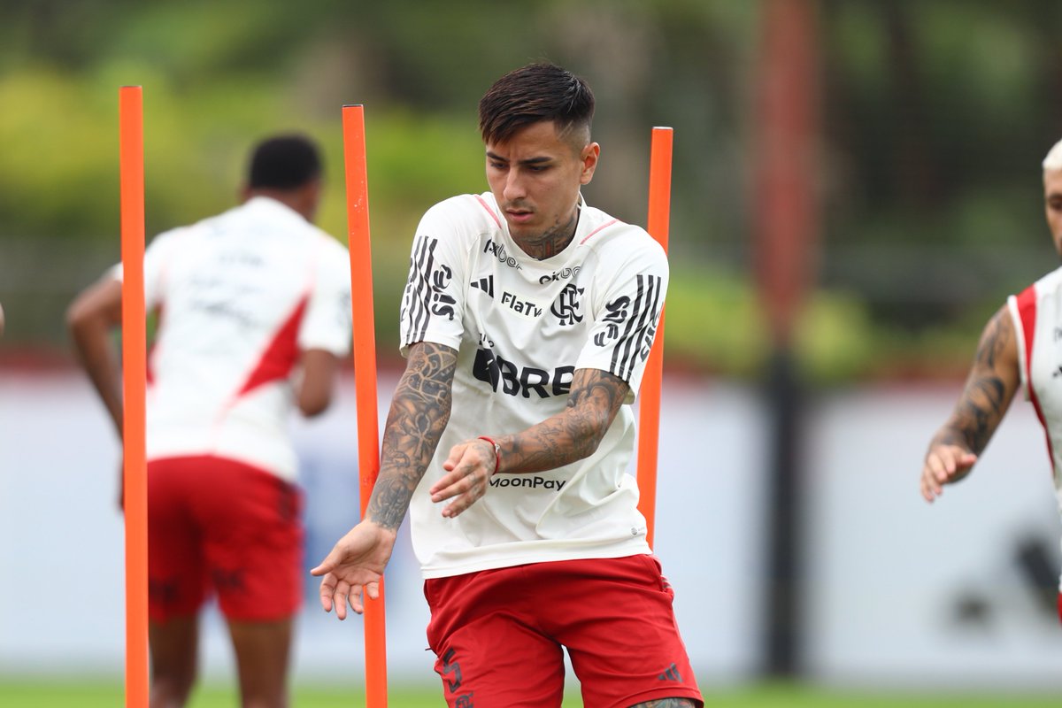 Flamengo's tweet photo. Preparação finalizada! ✔️

Antes de seguir viagem para a Bahia, o Mengão treinou nesta sexta (12), no Ninho do Urubu! #VamosFlamengo 

📸: Gilvan de Souza /CRF https://t.co/gSrw0W1nR5
