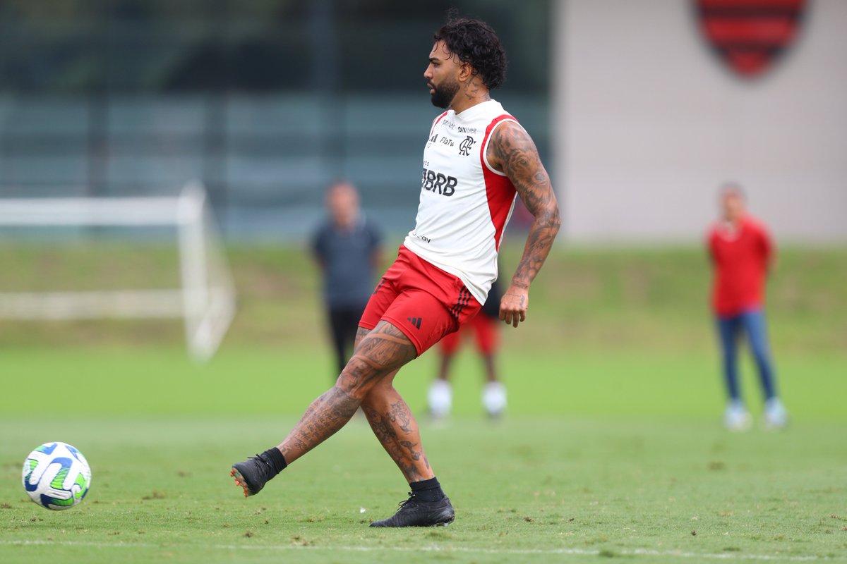 Flamengo's tweet photo. Preparação finalizada! ✔️

Antes de seguir viagem para a Bahia, o Mengão treinou nesta sexta (12), no Ninho do Urubu! #VamosFlamengo 

📸: Gilvan de Souza /CRF https://t.co/gSrw0W1nR5