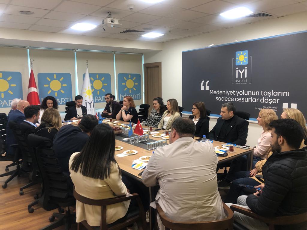 İl Başkanlığımızca, Hukuk ve Adalet Politikaları ve Kadın Politikaları komisyonlarımızın desteğiyle hayata geçirdiğimiz "Sandıkta Engelleri İYİ'likle Kaldırıyoruz" adlı projemiz hakkında istişarede bulunduk.

Engelli vatandaşlarımız ve yakınlarının eşit ve adil biçimde seçme