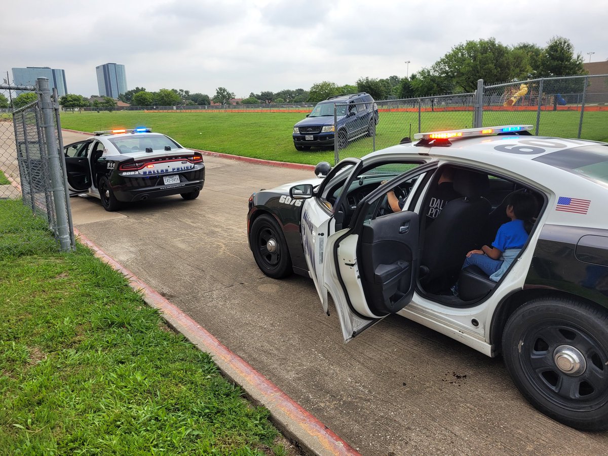 DPDNWNPO's tweet photo. Northwest NPO went out to Marcus Elementary to participate in career day. Students loved the Police car Show &amp; Tell. https://t.co/wZAYcDoS4g