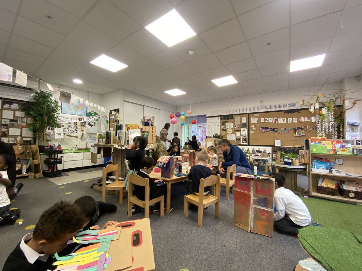 Mr_PhillipsHT's tweet image. Topped off a busy week with a wonderful afternoon in Reception classes with our brilliant creative children. Music and Art are great for the soul @WoodhillSch @EYFSAcorns @EYFSSaplings