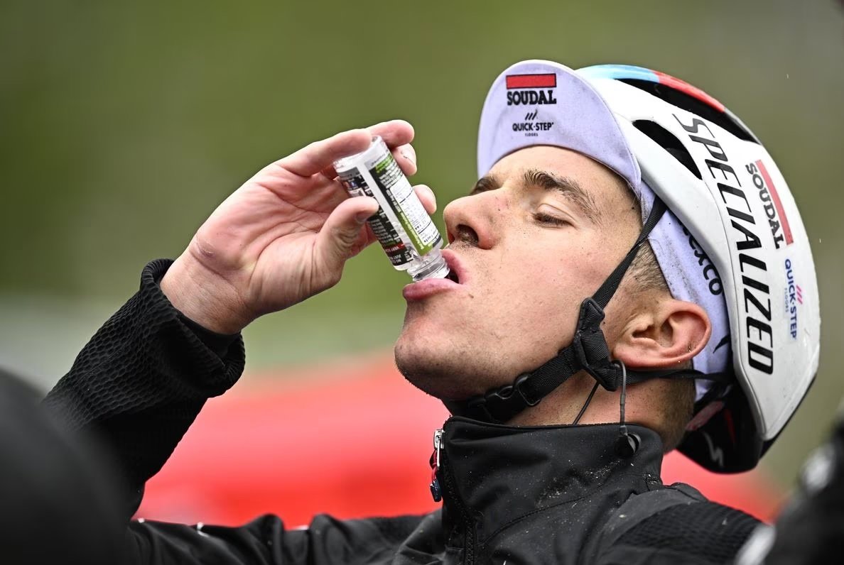 CiclismoInter's tweet image. Evenepoel está usando cetonas después de cada etapa del Giro: bit.ly/3nYAd04 #Giro #Ciclismo