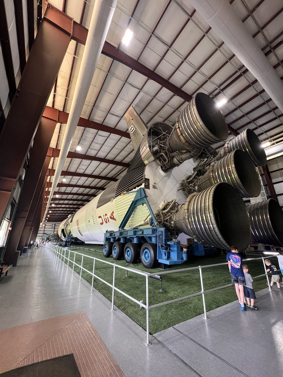 3rdgradethrives's tweet photo. @NASA was out of this world! 🚀 Thank you for the amazing experience. Our cubs had a blast! @canSTEM https://t.co/qY7qDcJFt2