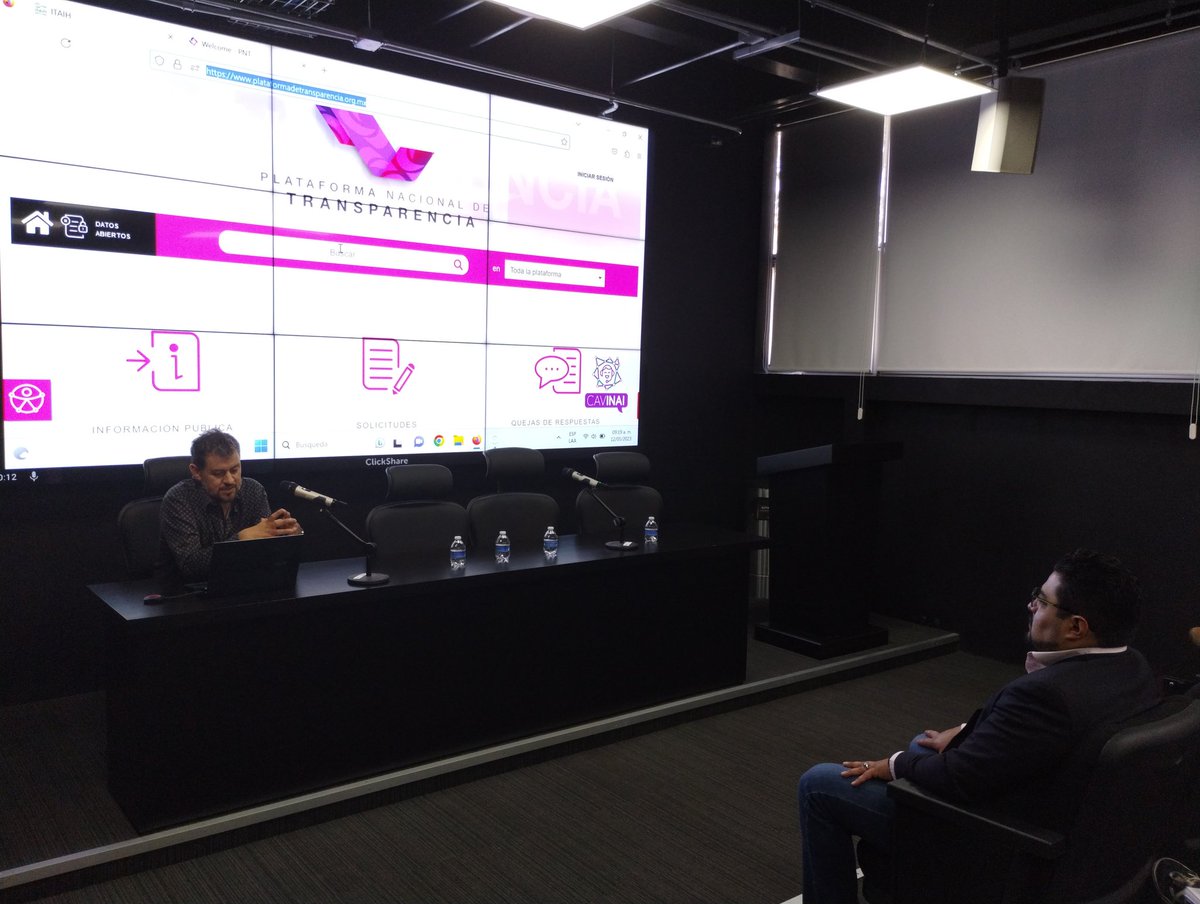 itaih_hidalgo's tweet photo. El Comisionado @LAngelHRios y el director de Tecnologías de la Información de @itaih_hidalgo capacitaron a personal de @sumatvuaeh #SUMARadio y #SUMANoticias sobre el uso de la Plataforma Nacional de Transparencia para investigación periodística #PNT #PorUnHidalgoTransparente https://t.co/NWmOda4LzA