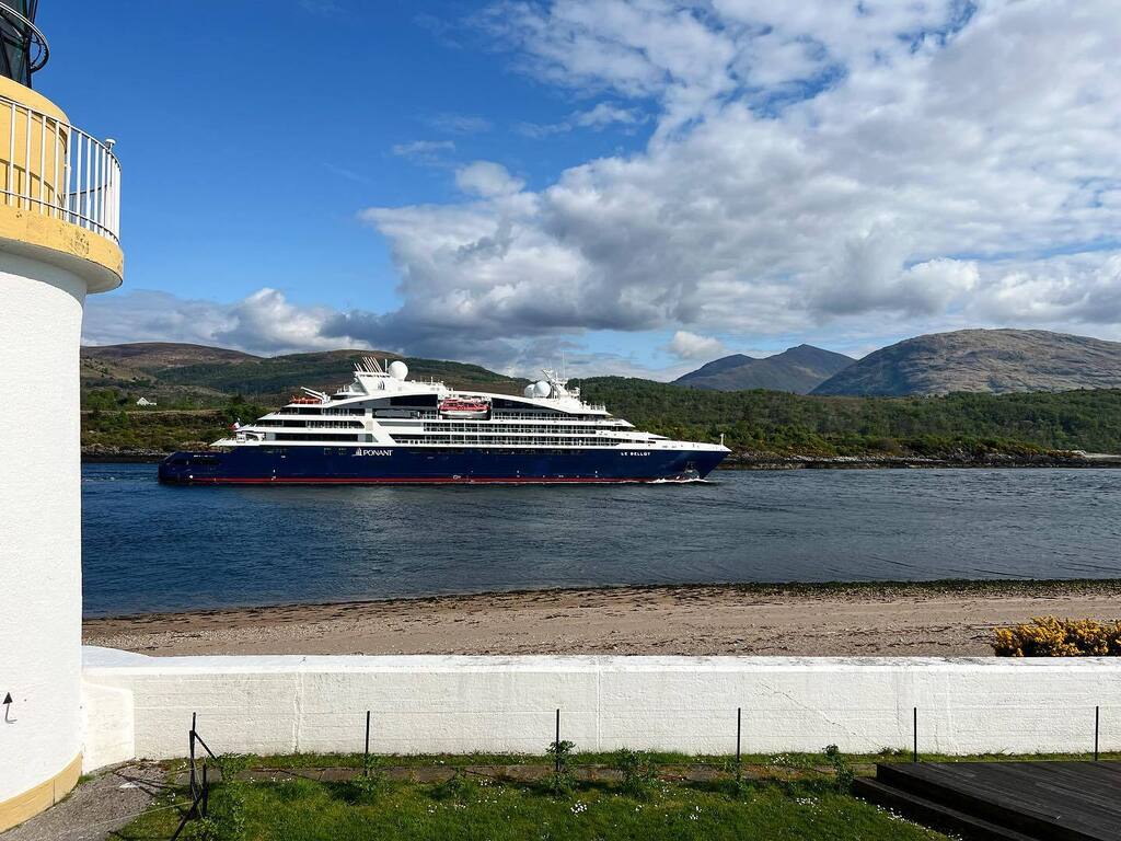 corranlight's tweet image. Thanks for the toot @ponant #lebellot. Looking good on a perfect Highland day.  Hope you had a good day in #fortwilliam. See you again soon instagr.am/p/CsJjAXdN7KS/
