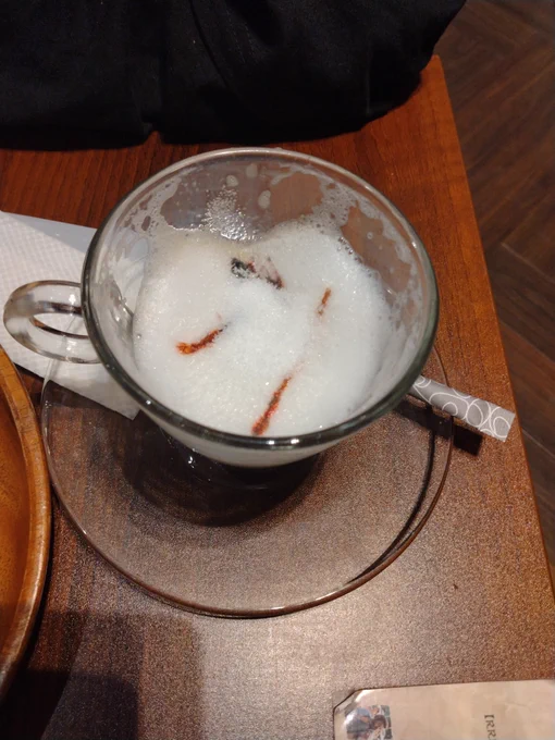 カフェラテに砂糖入れたらビムたそ消えたんだが