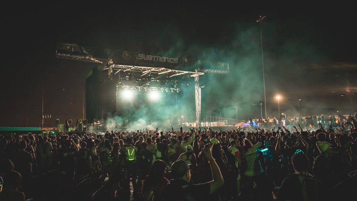 synmedia_az's tweet photo. 🔥 Woah that Subtronics crowd was wild.
This was at 9 PM too 👀 https://t.co/fhVmRiNMDL