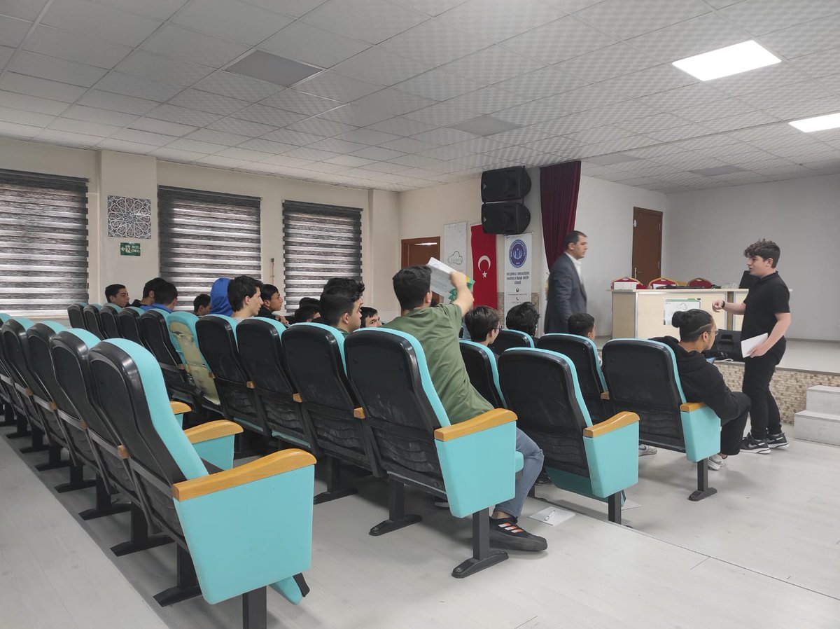 Atiker yazılım tarafından okulumuz öğrencilerine yönelik kodlama ve yazılım uygulamaları gerçekleştirdi. Emeği geçenlere teşekkür ederiz.
@clomosy.turkiye 
<a href="/VeHocacihan/">Hocacihan AİHL ve İHO</a>