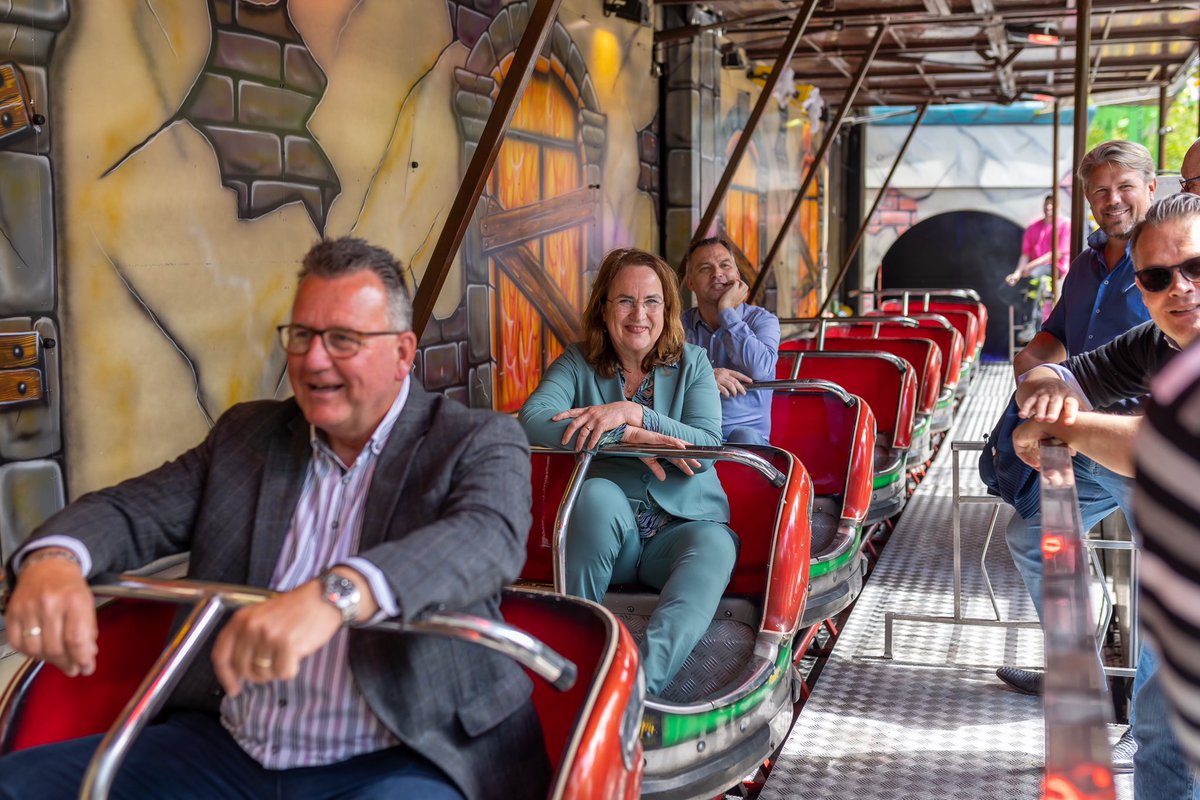 De komende dagen is het weer kermis in de binnenstad van Purmerend. Voor mij is het de eerste opening: een mooie belevenis. Het college deed daarna een ronde langs de attracties. Ik wens iedereen veel plezier, mooie prijzen en prachtig weer toe