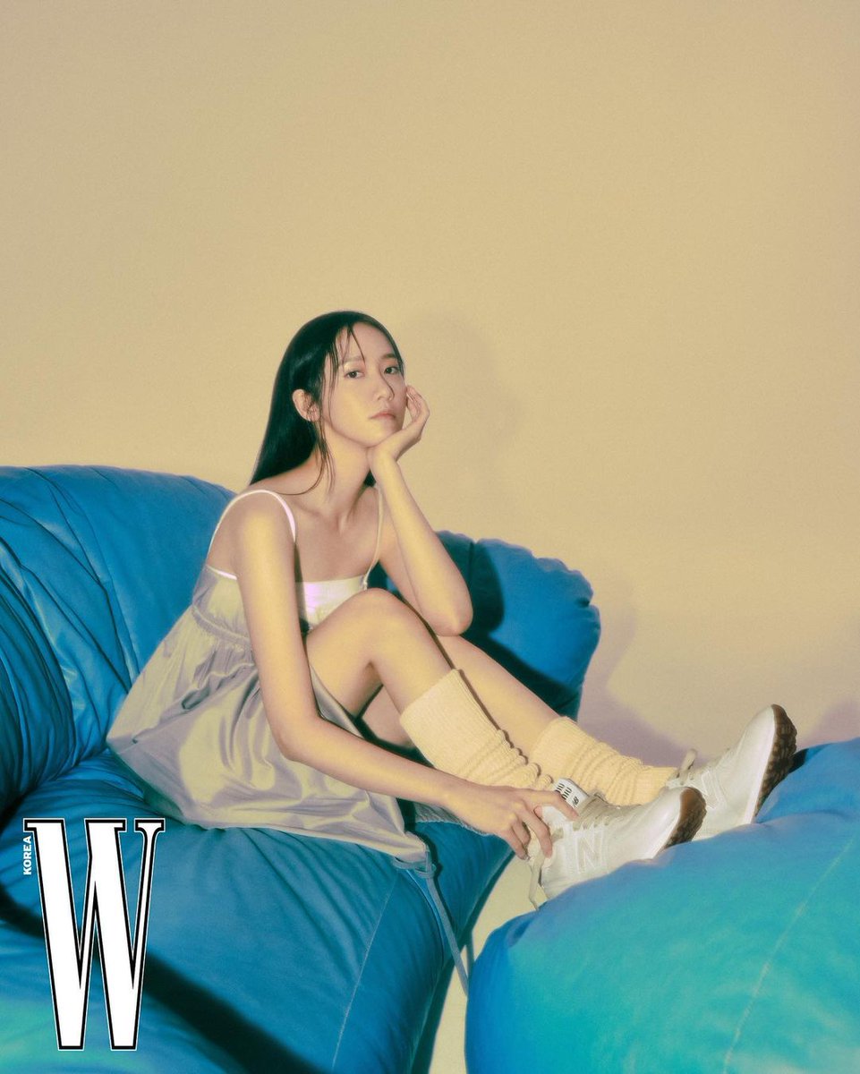 _snsd_updates's tweet photo. [Update] #YOONA - ‘W Korea’ Pictorial with ‘Miu Miu’ and ‘New Balance’ : Main Photos Vol 1.

#윤아 #limyoona #imyoona #임윤아 #wkorea #newbalancexmiumiu #miumiu #미우미우 #newbalance #뉴발란스 #werealcool
230303 https://t.co/yADGL5w9ii