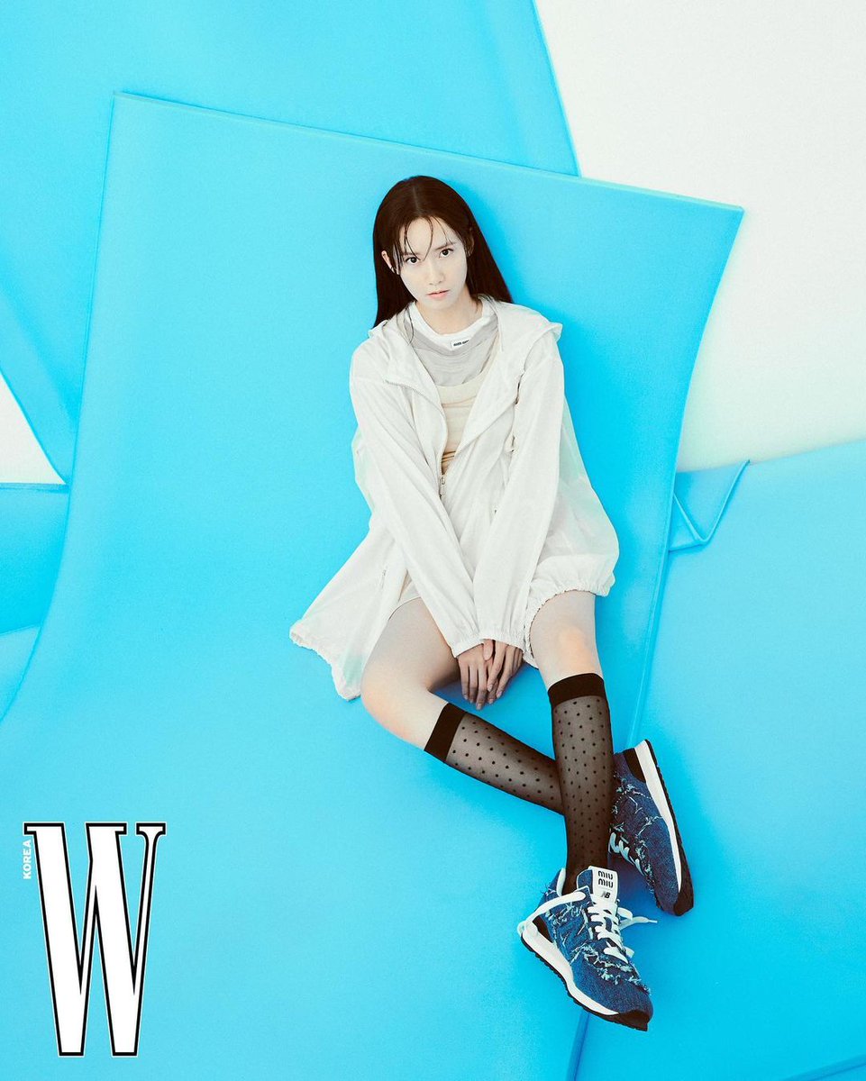 _snsd_updates's tweet photo. [Update] #YOONA - ‘W Korea’ Pictorial with ‘Miu Miu’ and ‘New Balance’ : Main Photos Vol 3.

#윤아 #limyoona #imyoona #임윤아 #wkorea #newbalancexmiumiu #miumiu #미우미우 #newbalance #뉴발란스 #werealcool
230303 https://t.co/myQHLMXroh