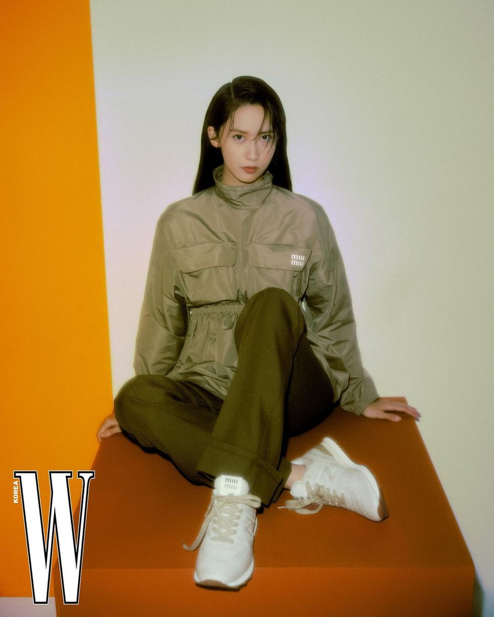 _snsd_updates's tweet photo. [Update] #YOONA - ‘W Korea’ Pictorial with ‘Miu Miu’ and ‘New Balance’ : Main Photos Vol 3.

#윤아 #limyoona #imyoona #임윤아 #wkorea #newbalancexmiumiu #miumiu #미우미우 #newbalance #뉴발란스 #werealcool
230303 https://t.co/myQHLMXroh