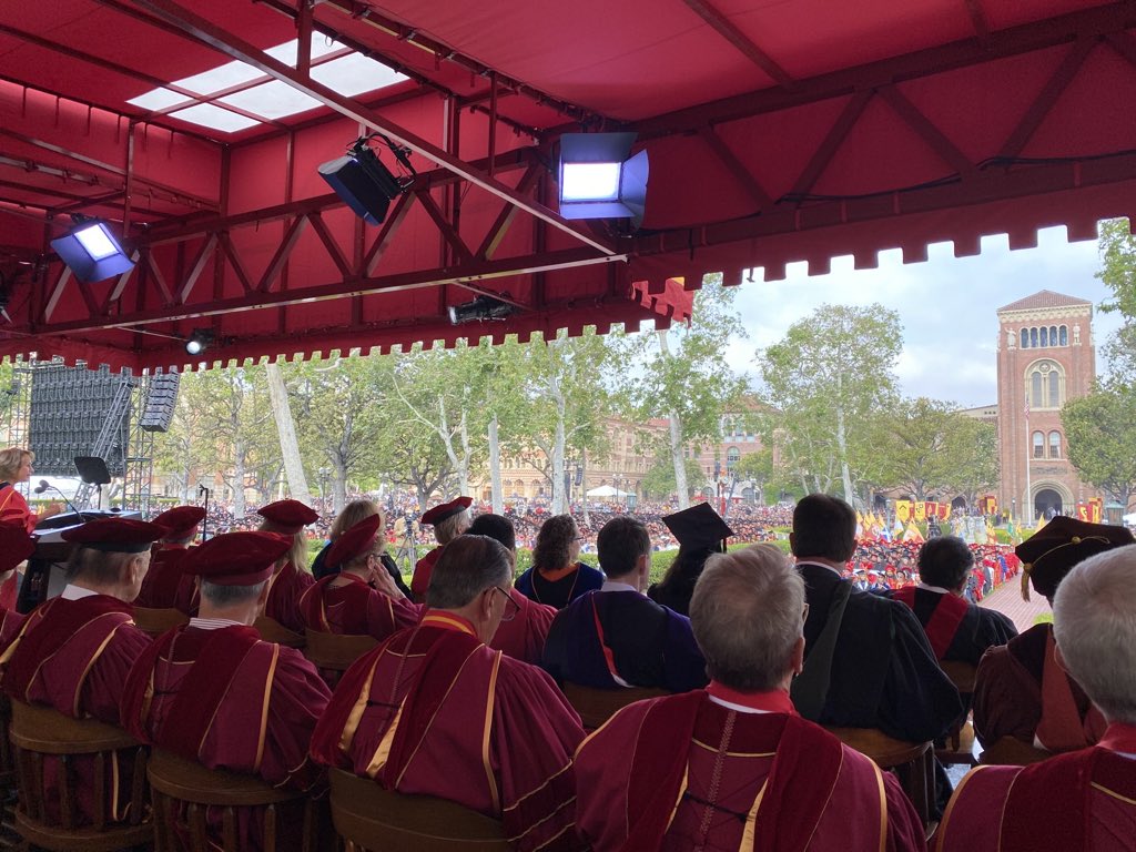 garrett_geoff's tweet image. #Commencement2023 has begun at @USC ✌️💪🎉