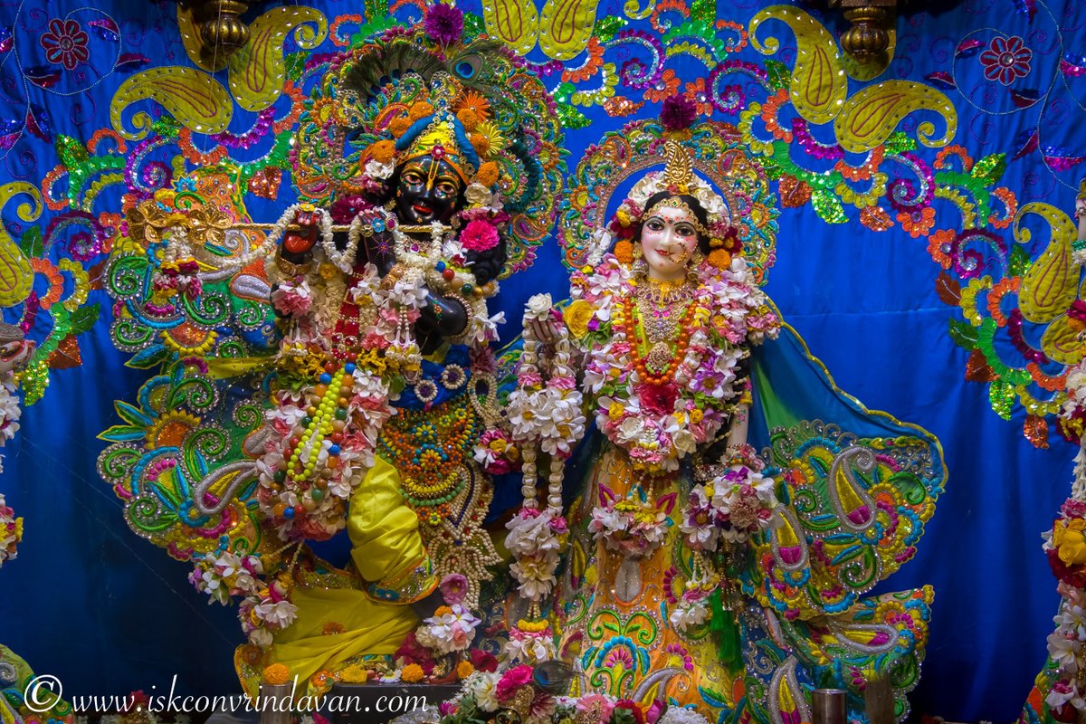 GaurangaDas's tweet photo. When you chant Hare Krishna Mahamantra, you open yourself to the divine vibrations as you chant with pure intention and surrender.

#chant #mahamantra #surrenderyourself #pureintention #krishna #haribol #radheradhe #harekrishna #lordkrishna #iskcon #radheradhe #haribol https://t.co/4doOeDnQPH