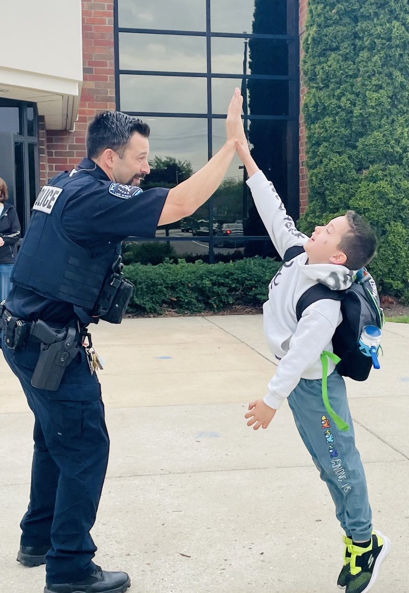 KatieCulverD95's tweet photo. Isaac Fox loved having our first responders here this morning to kick off ”High Five Fridays” in LZ95! #BetterTogetherD95 #D95Values #FoxFamily @D95SocialMedia @Lz95Stevens @GalltKelley @IsaacFoxPTO https://t.co/KGPCOUCxNK
