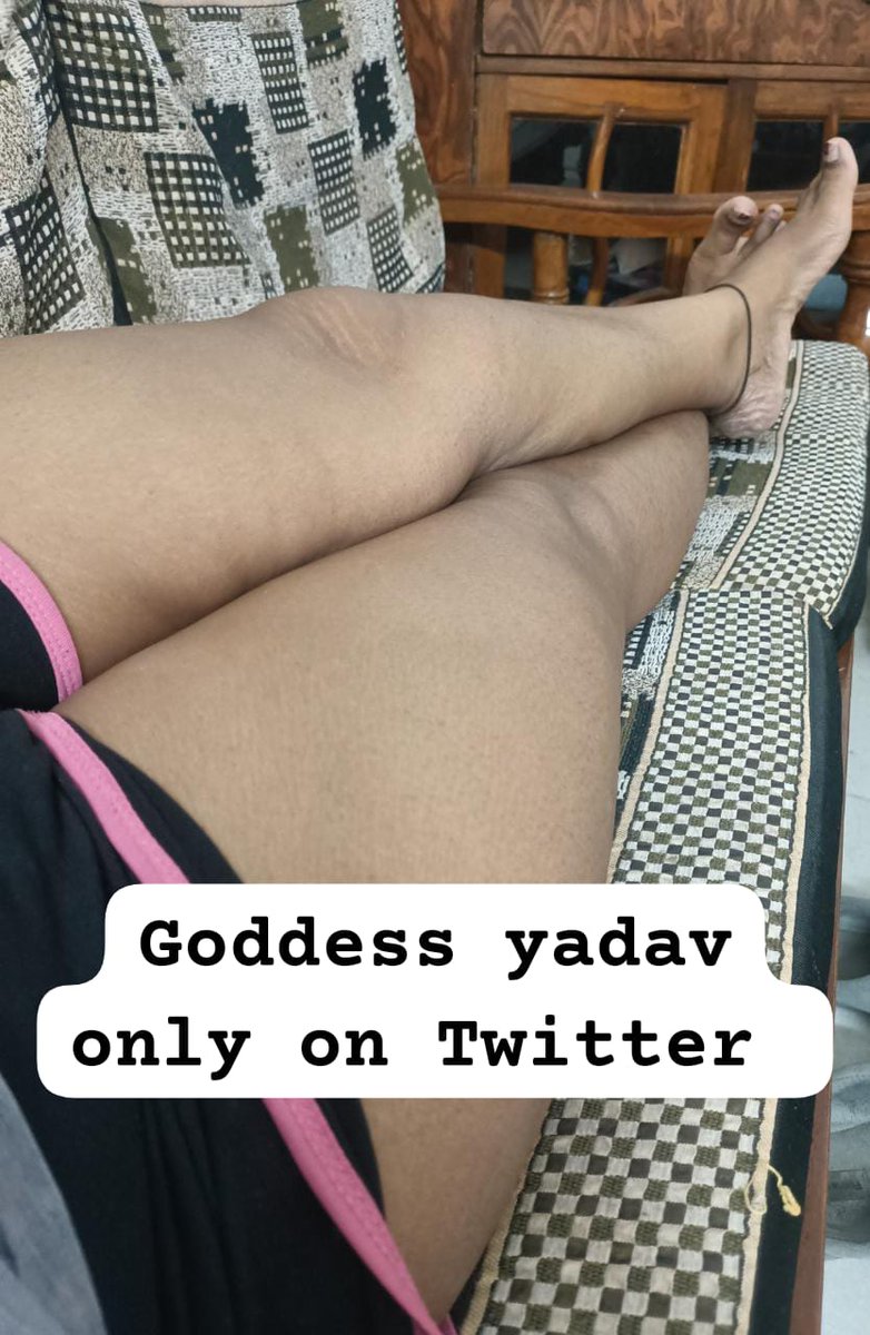 Retweet if You wish to get choked by this juicy thighs. Delhi NCR sessions going on.
#indianmistress #cuckold #feetfetish #finslut #delhimistress