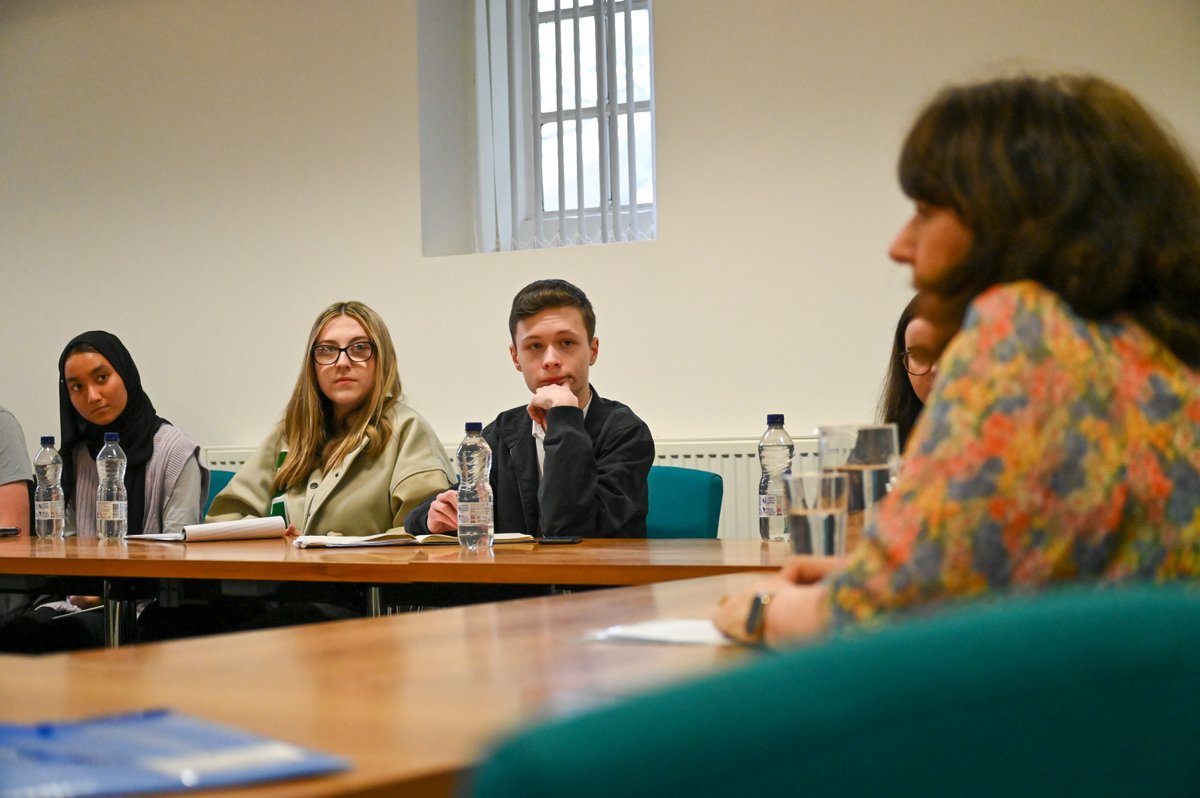 A huge thank you @JulieElliottMP who visited our Bede Campus at <a href="/sunderlandcol/">Sunderland College</a> to meet our Politics students. Julie spoke about her her role as a <a href="/UKLabour/">The Labour Party</a> MP, what inspired her to become a politician and answered questions on a range of current local and national issues.