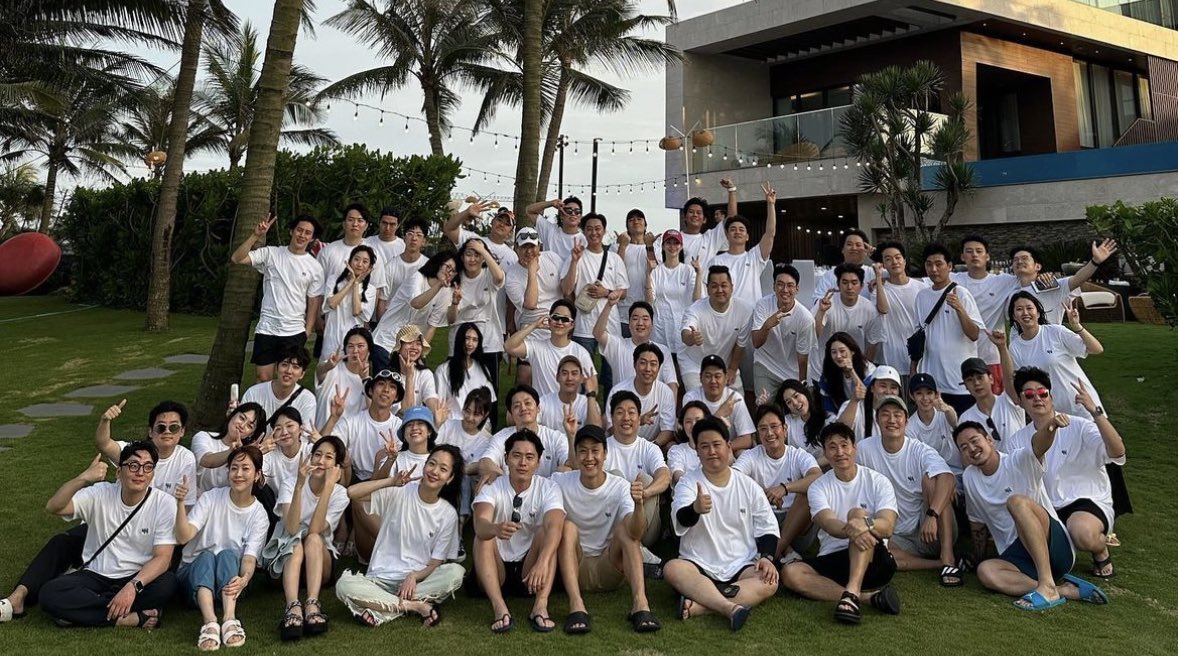 kgoeunnie's tweet photo. BH ENT Workshop in Da Nang, Vietnam | 2023.05.09-05.12 #BHNice #KimGoEun 🤗 https://t.co/8nz583yRQU