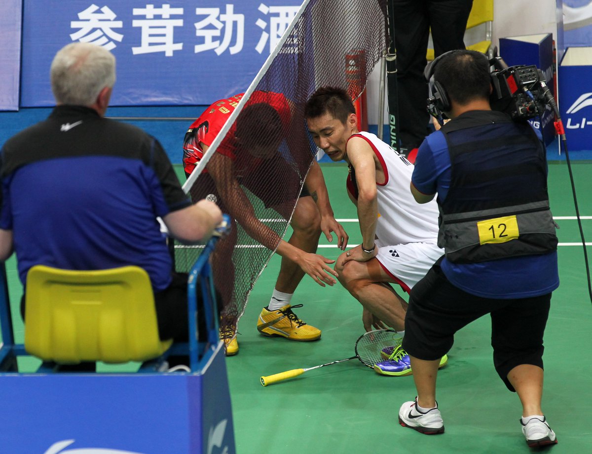 bwfmedia's tweet photo. The 🇨🇳 Lin Dan-@LeeChongWei 🇲🇾 rivalry down the years.

2⃣0⃣1⃣3⃣
Iconic pictures from the unforgettable World Championships final in Guangzhou.

#BWFHallofFame https://t.co/Ef6AroyAHp
